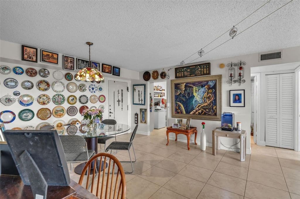 2-bedroom Condo — 1400 Saint Charles Pl APT 623