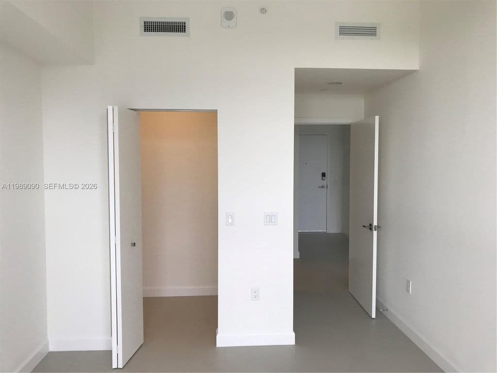 1-bedroom Condo — 5350 NW 84th Ave #1814