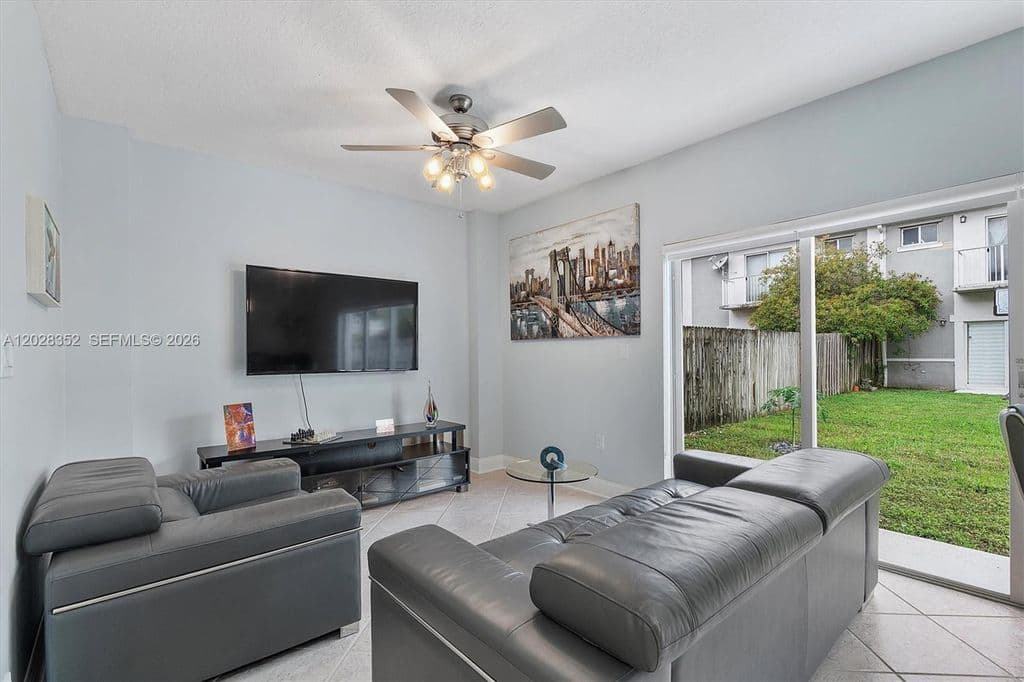 2+1 Mülk — 12941 SW 29th St