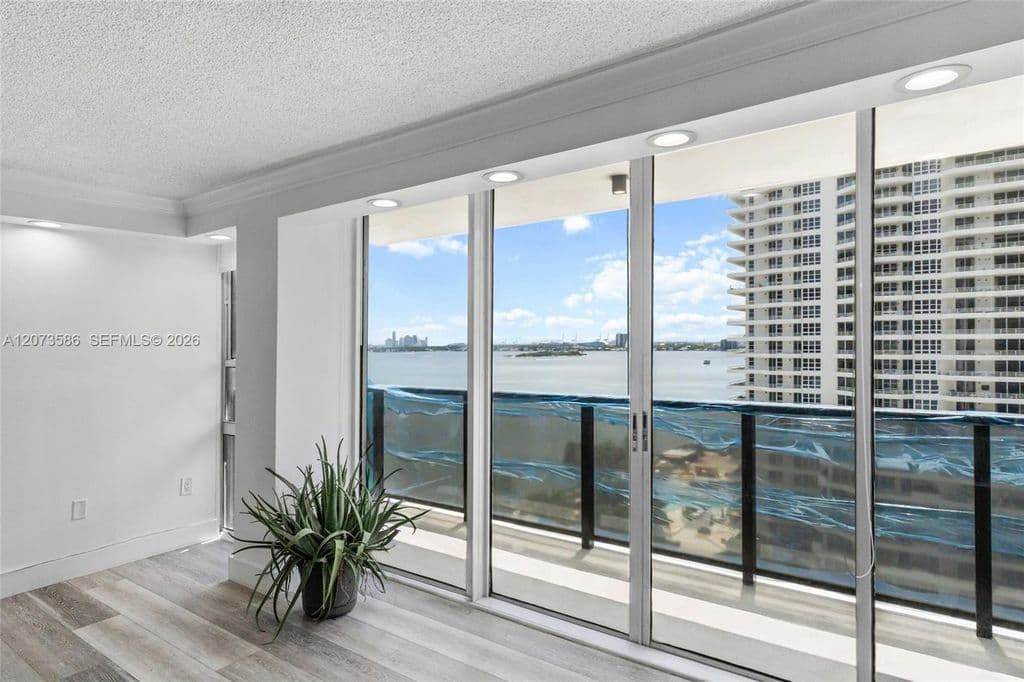 2-bedroom Condo — 600 NE 36th St APT 1404