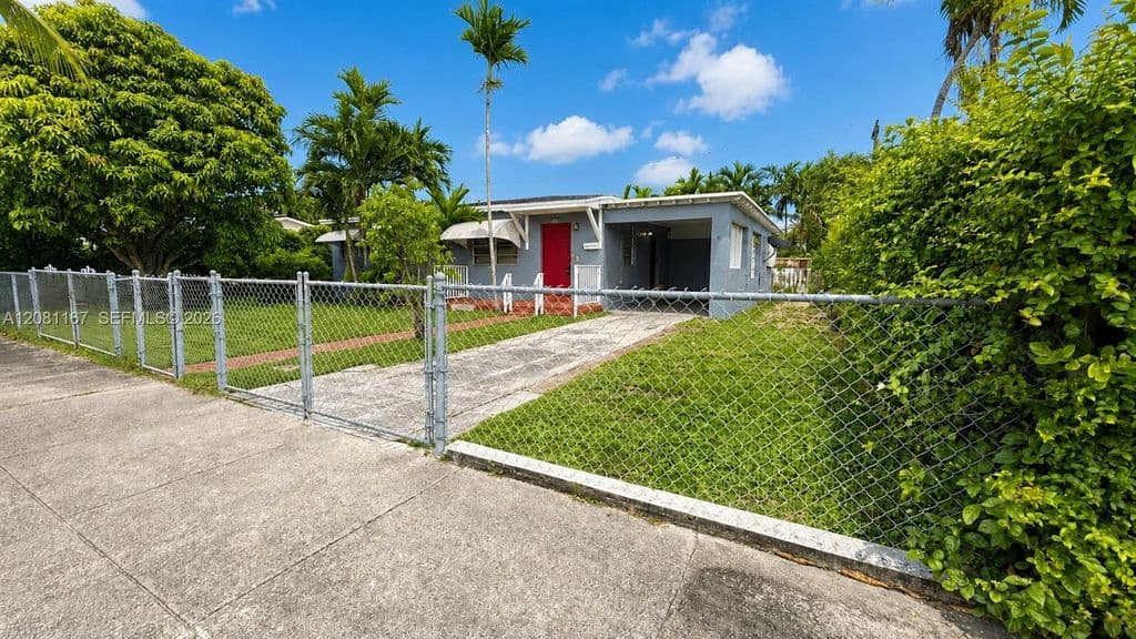 3-bedroom Single-Family Home — 7800 SW 34th Ter