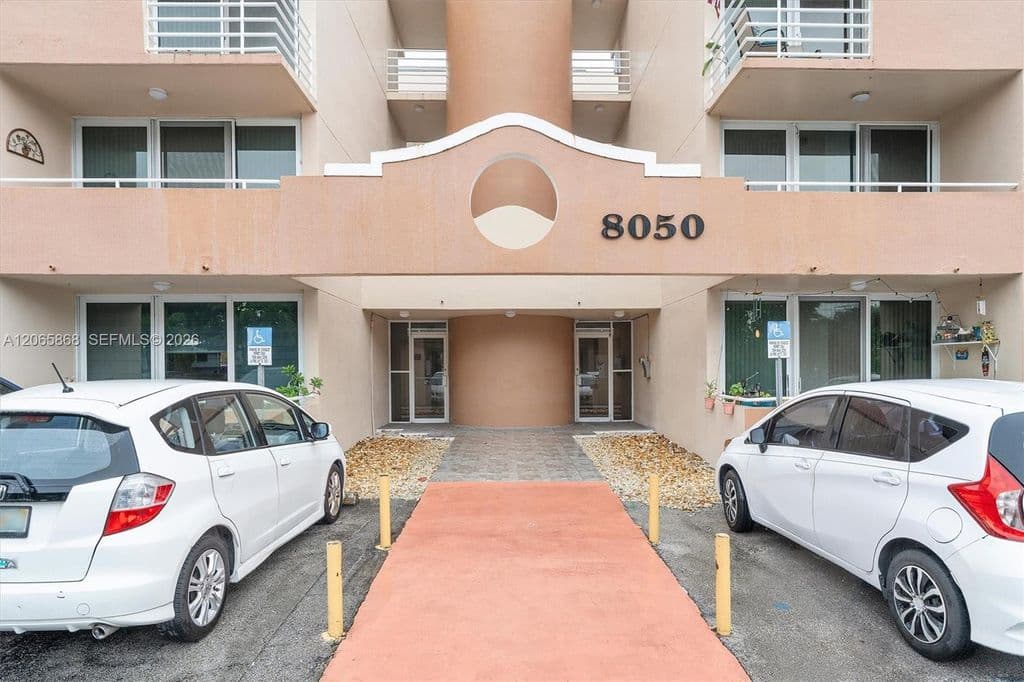 2+1 Condo — 8050 NW 8th St #1110