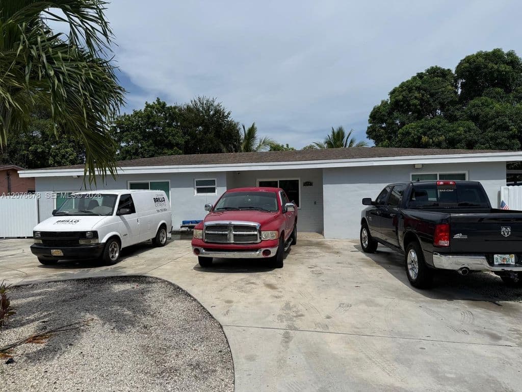 5-bedroom Single-Family Home — 14321 NW 16th Ct
