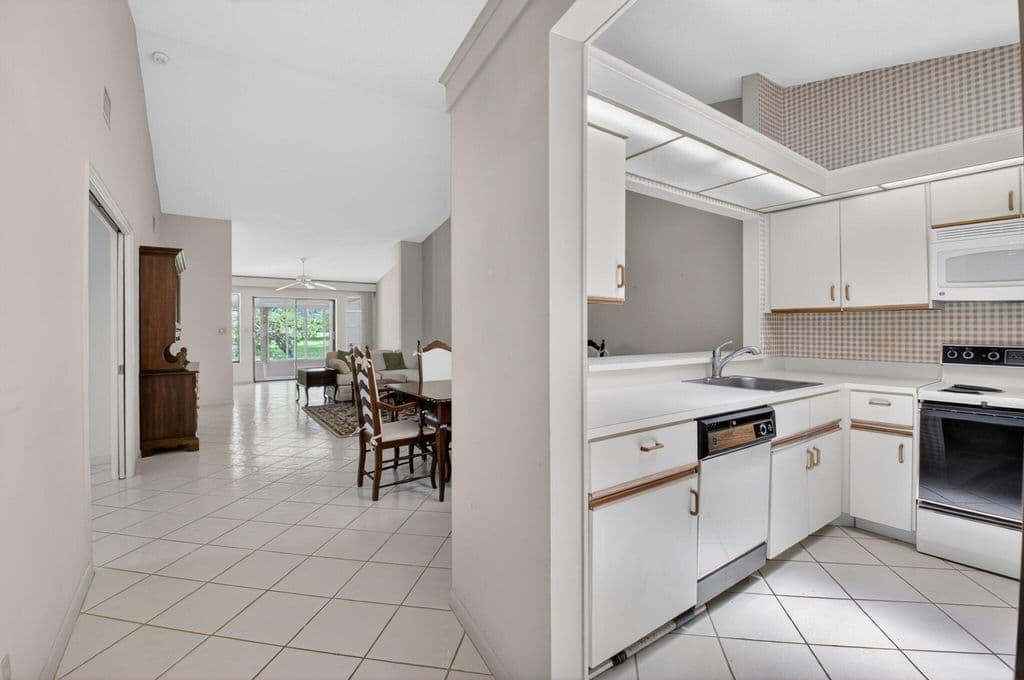 3+1 Condo — 10939 Roebelini Palm Court #A