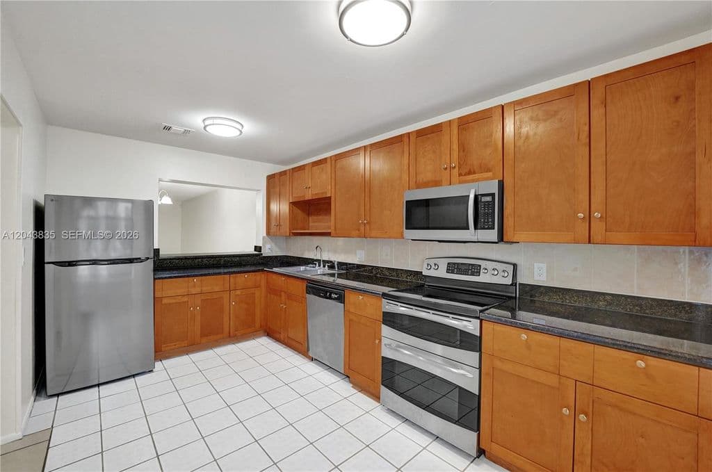 3-bedroom Property — 9220 NW 14th St #272