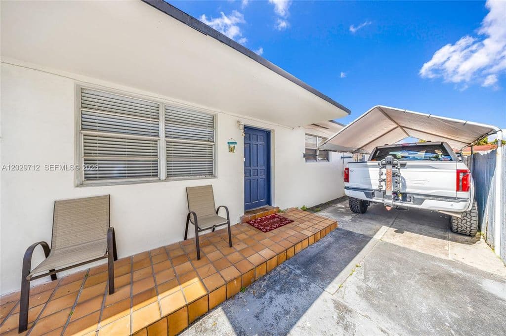 4+1 Mülk — 3532 NW 4th Ter