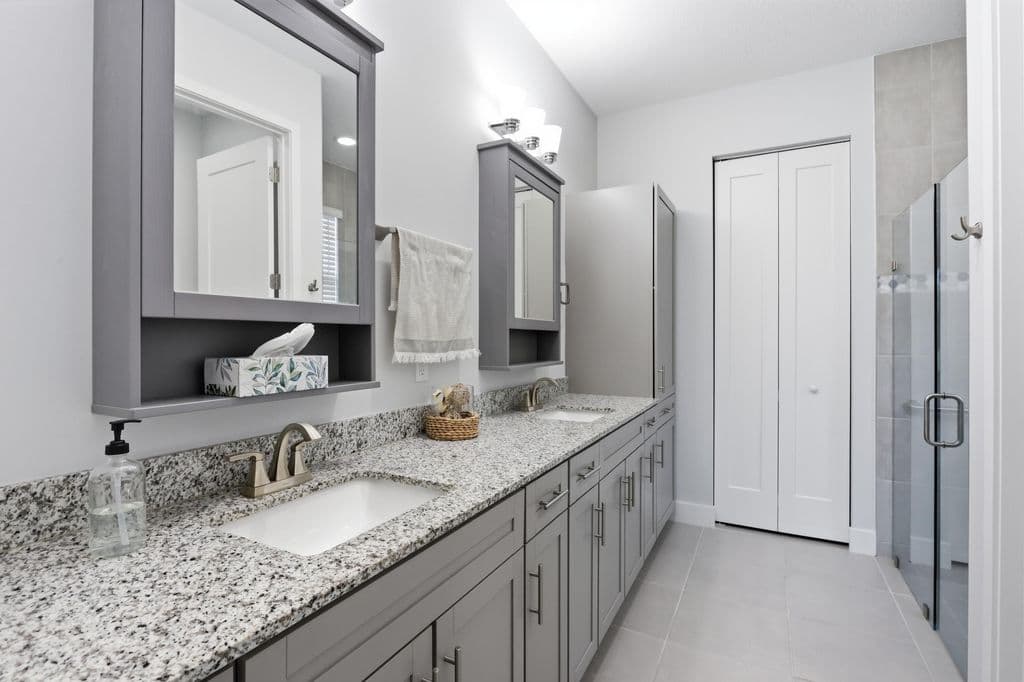 5-bedroom Single-Family Home — 16210 Sandy Shore Drive