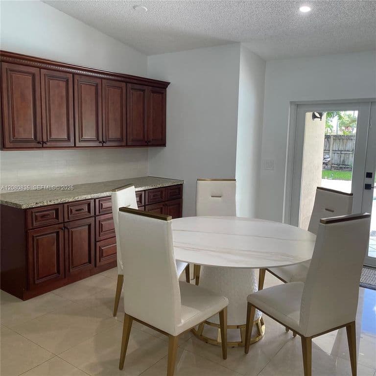 4+1 Müstakil ev — 14700 SW 151st Ter