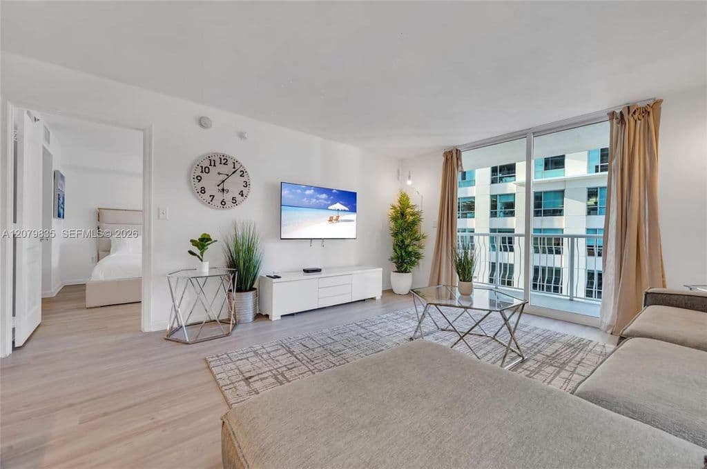 1+1 Condo — 1200 Brickell Bay Dr APT 2904