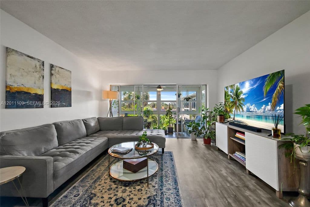 2+1 Condo — 1100 SW 12th St APT 300