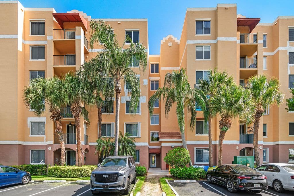 2+1 Condo — 1000 Scotia Drive #102