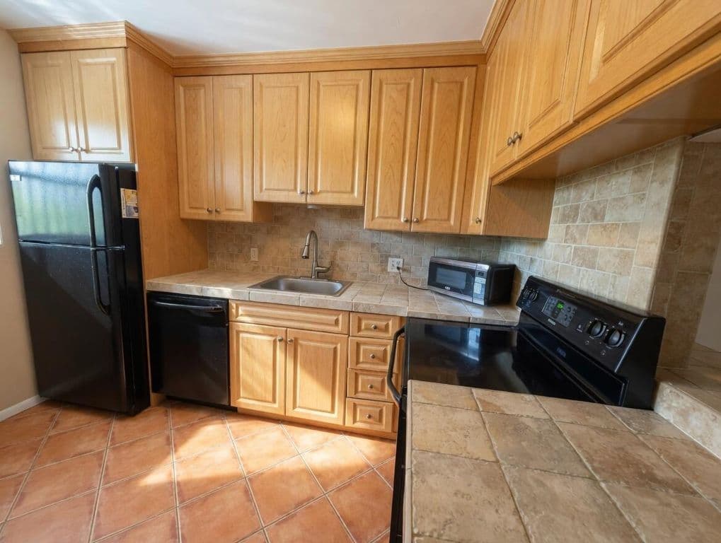 1-bedroom Condo — 1430 S Lakeside Drive #22