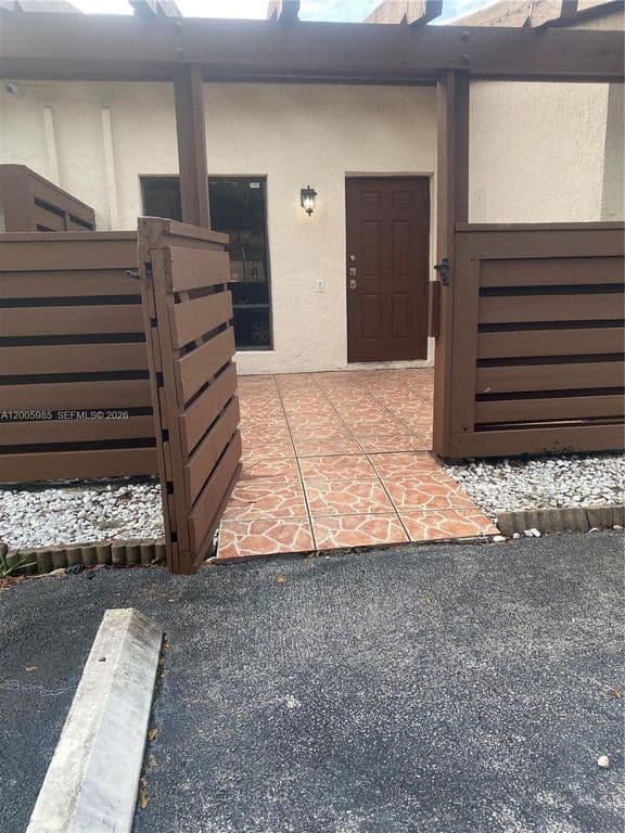 3+1 Mülk — 803 SW 119th Way