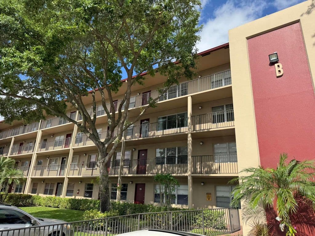 1+1 Condo — 850 SW 133rd Terrace #315b