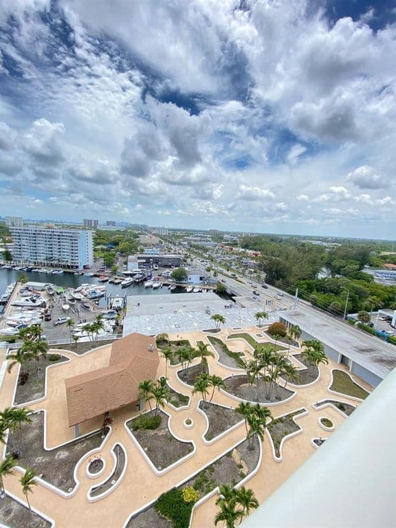 2+1 Condo — 13499 Biscayne Blvd APT 1408