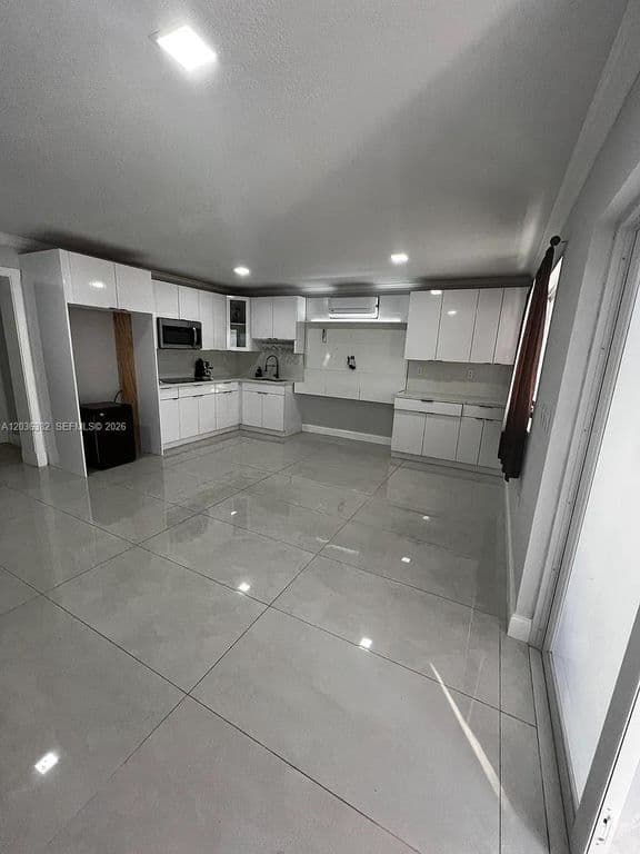 4+1 Müstakil ev — 1271 W 79th St