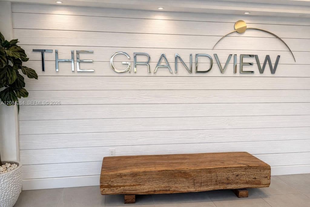 2+1 Condo — 5900 Collins Ave APT 1405