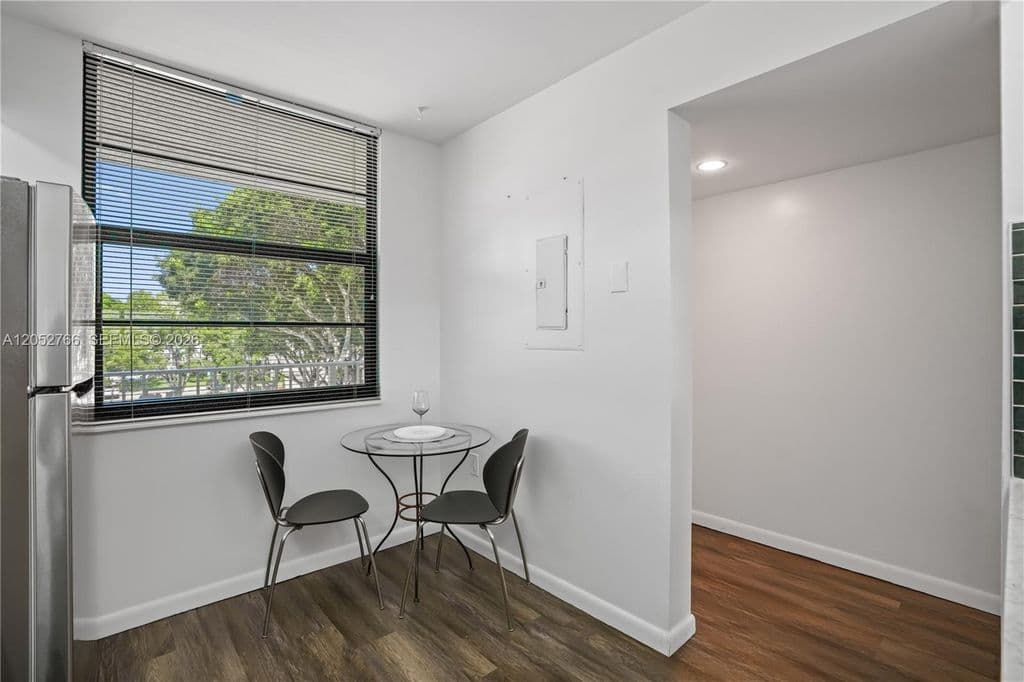 2+1 Condo — 3516 Whitehall Dr APT 301