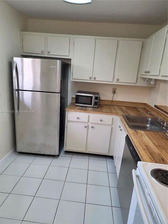 1-bedroom Condo — 8005 SW 107th Ave APT 309