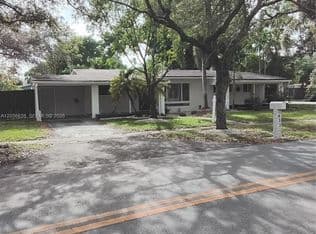 3-bedroom Single-Family Home — 911 W Country Club Cir, Plantation, 33317