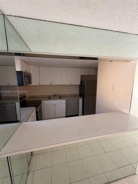 2+1 Condo — 9180 Fontainebleau Blvd APT 401