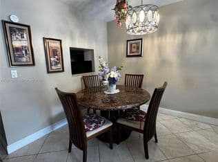 2-bedroom Condo — 1000 Hillcrest Ct APT 214, Hollywood, 33021