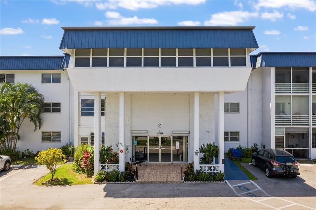 2+1 Condo — 4880 NW 22ND Street #309