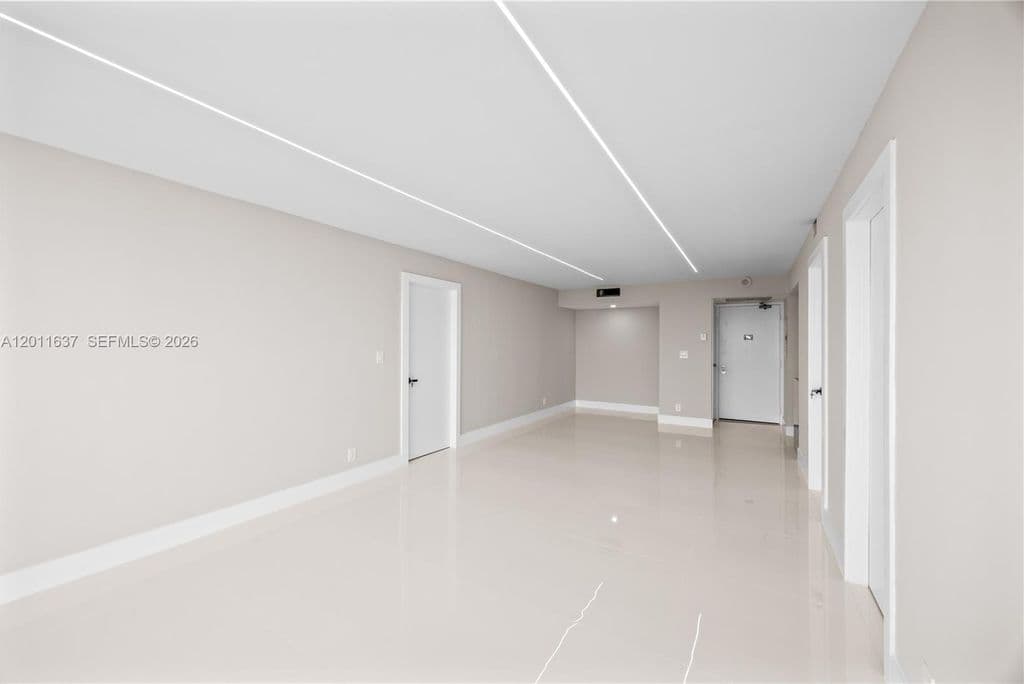 2+1 Condo — 20379 W Country Club Dr APT 1938