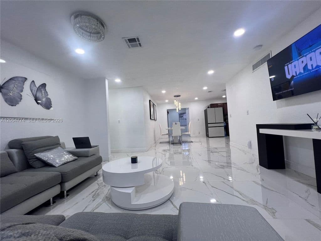 4+1 Müstakil ev — 2001 SW 85th Ave