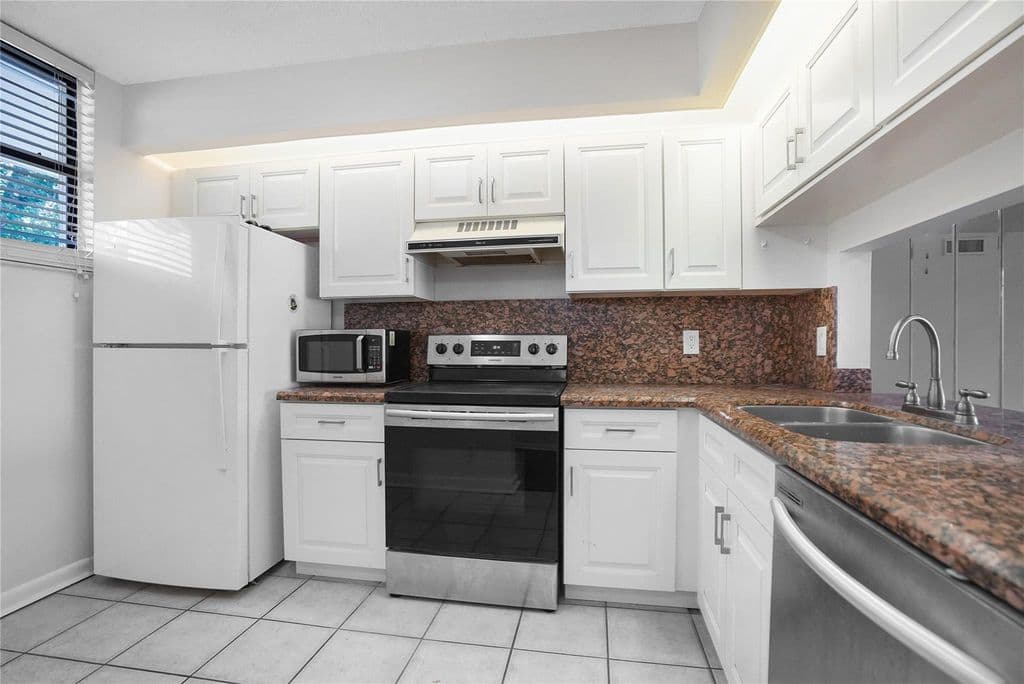 2-bedroom Condo — 109 Lake Emerald Drive #110