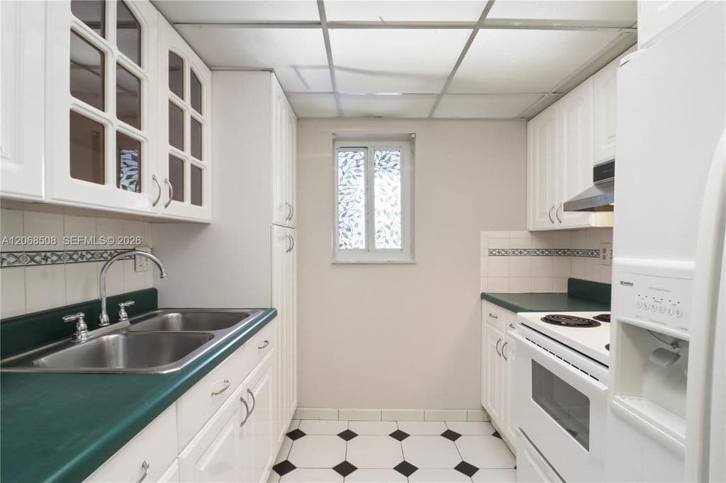 2+1 Condo — 2690 SW 22nd Ave APT 301