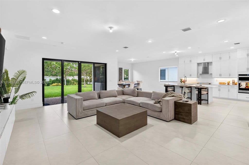 4-bedroom Single-Family Home — 4550 SW 178th Ave