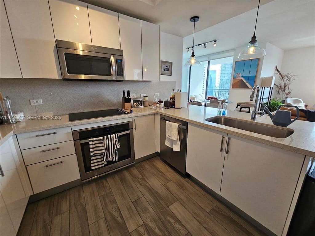 2+1 Condo — 999 SW 1st Ave APT 3004