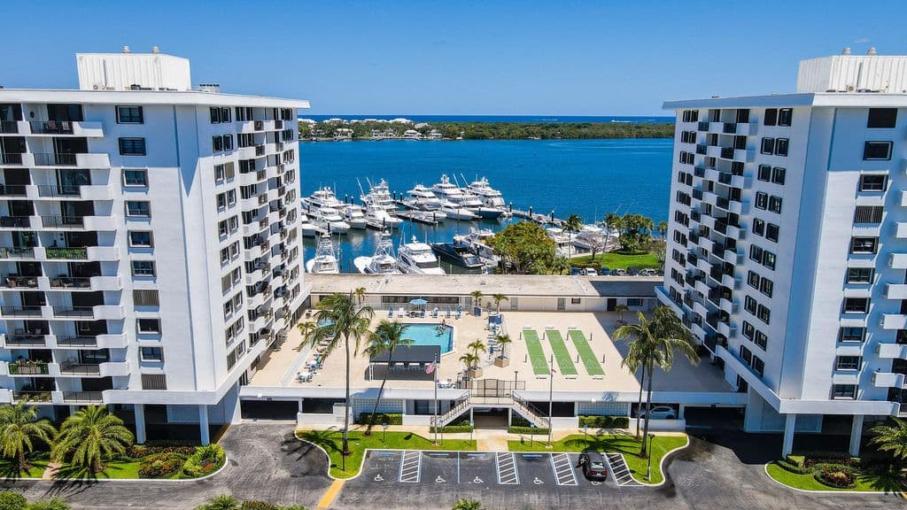 2+1 Condo — 1208 MARINE Way #901