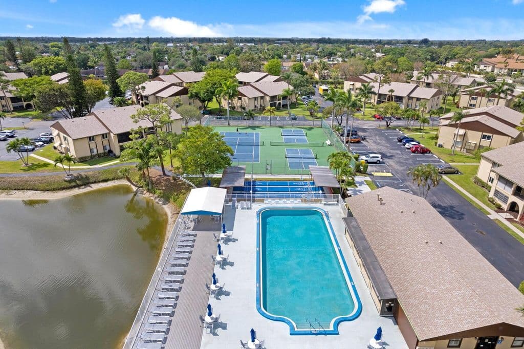 2-bedroom Condo — 336 Pine Ridge Circle #B-1