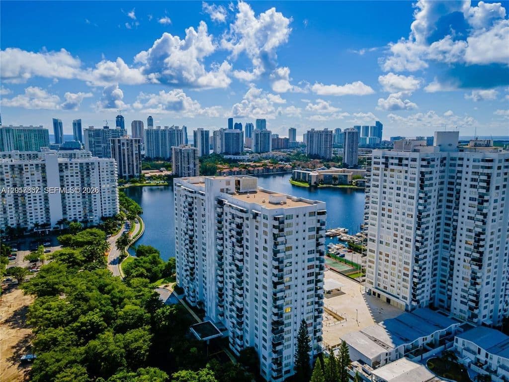 2-bedroom Condo — 2780 NE 183rd St APT 1007