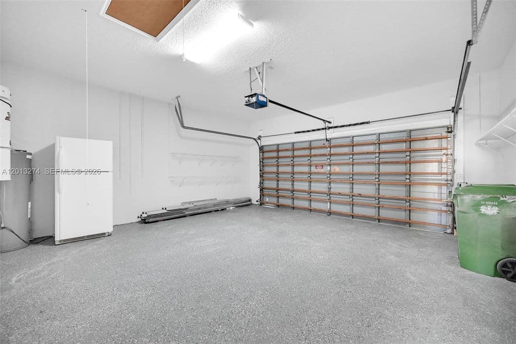4-bedroom Single-Family Home — 2553 Jardin Mnr