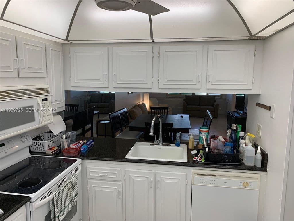 3+1 Condo — 4801 Martinique Pl APT H1