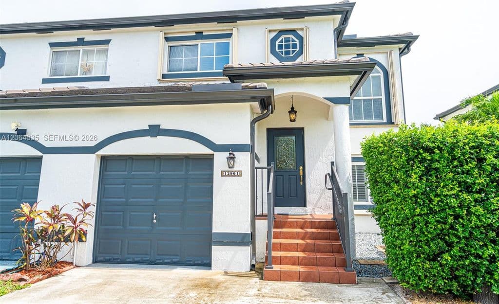 3+1 Mülk — 12901 SW 50th St