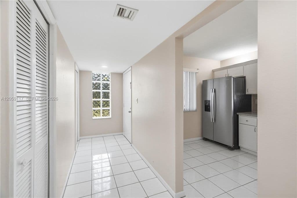 2-bedroom Condo — 16252 Laurel Dr #201