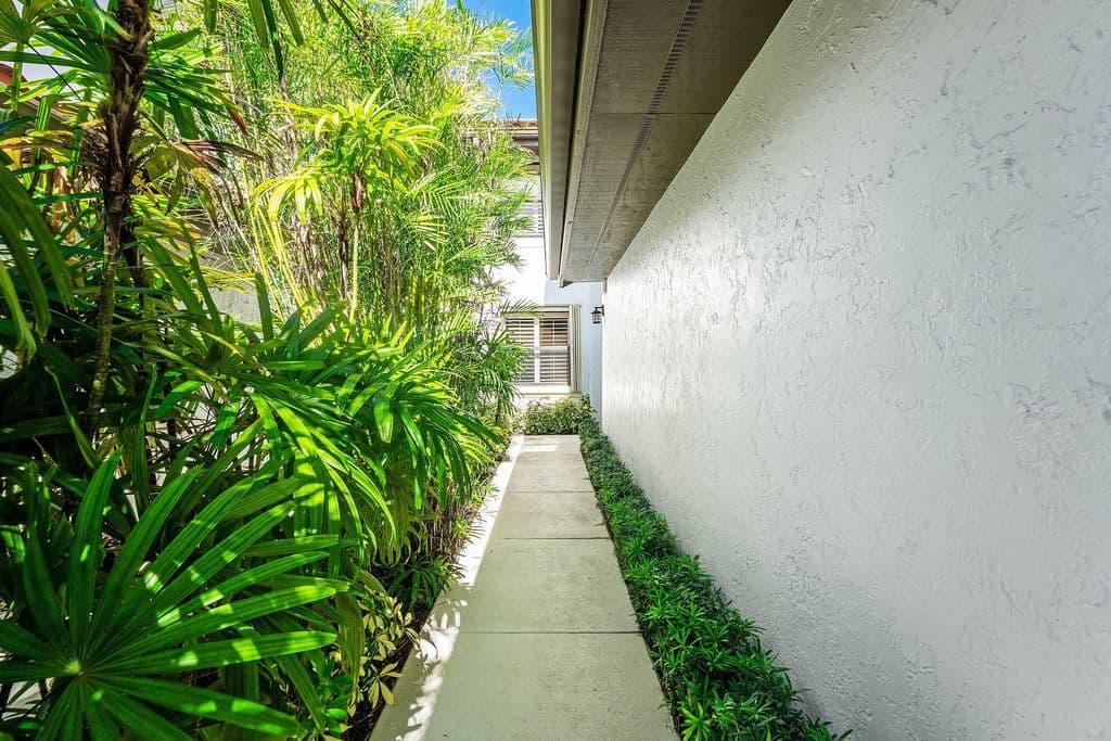 2-bedroom Condo — 16648 TRADERS Crossing N #106