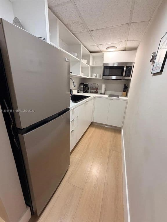 2-bedroom Condo — 750 Collins Ave APT 206