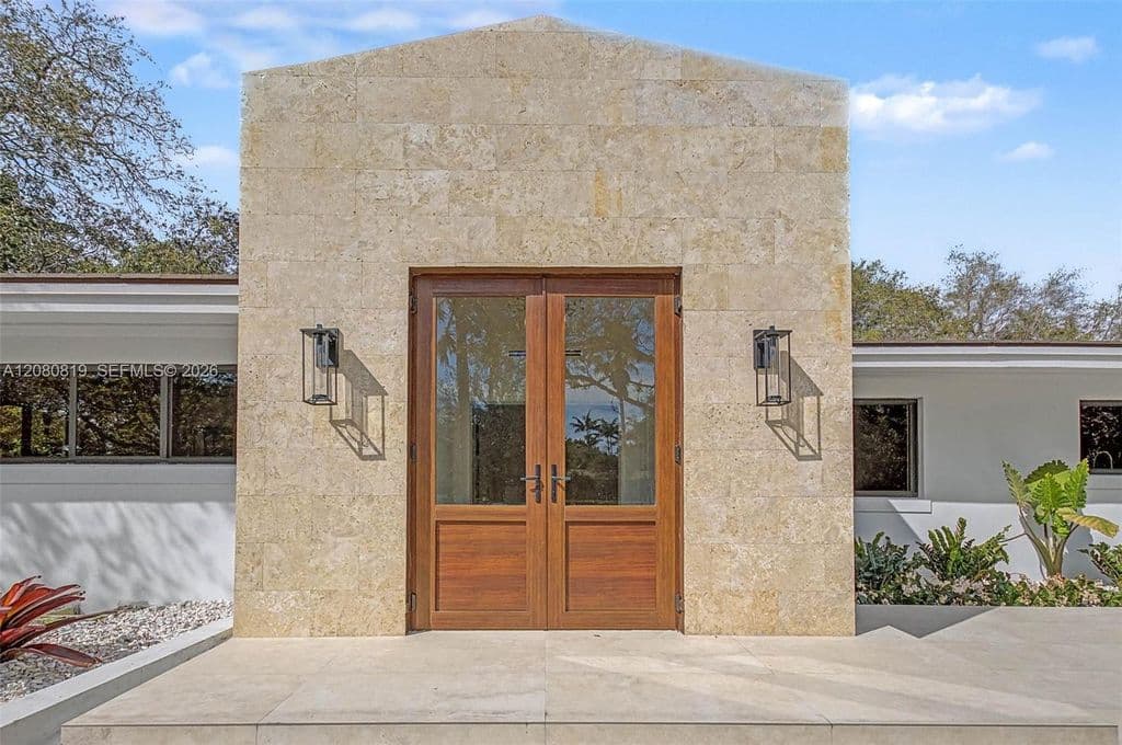 5-bedroom Single-Family Home — 12940 SW 73rd Ave
