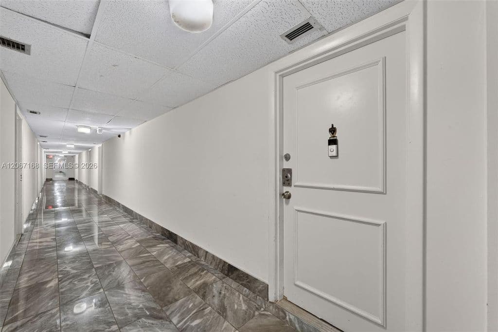 2+1 Condo — 12500 NE 15th Ave APT 306