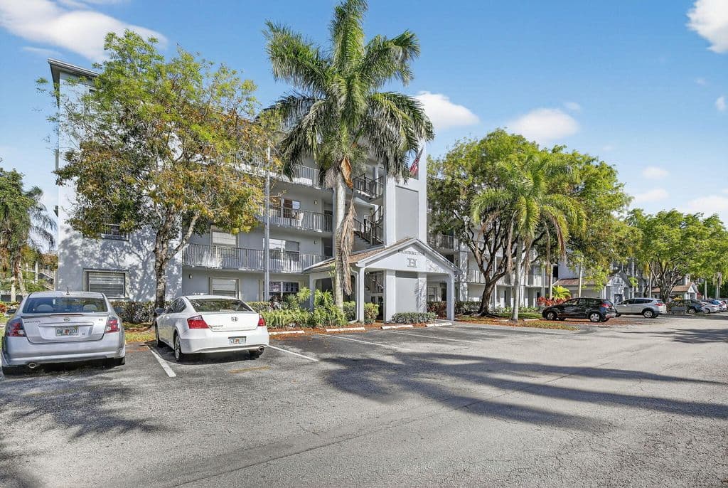 2+1 Condo — 1401 SW 128th Terrace #212h