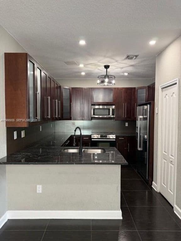 3+1 Mülk — 4331 SW 160th Ave APT 218