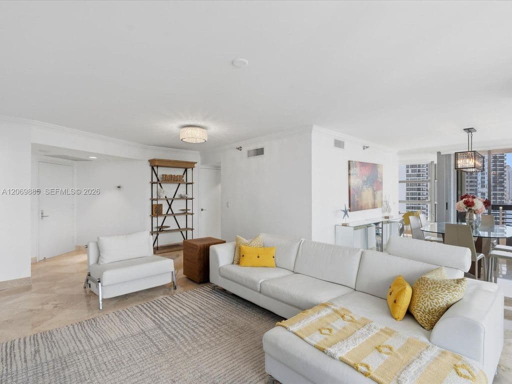 2+1 Condo — 3400 NE 192nd St APT 2001