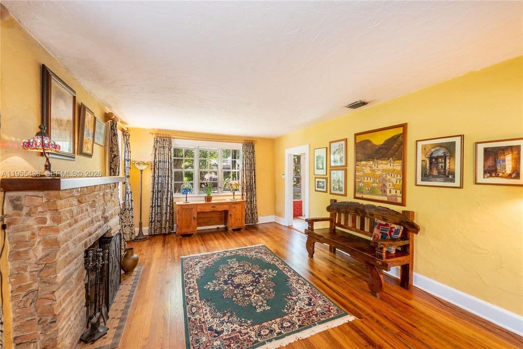 2+1 Müstakil ev — 1256 Algeria Ave