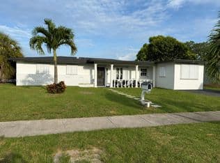 5-bedroom Single-Family Home — 17130 NW 42nd Ct, Miami Gardens, 33055