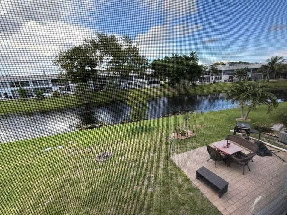 1-bedroom Condo — 76 Markham D